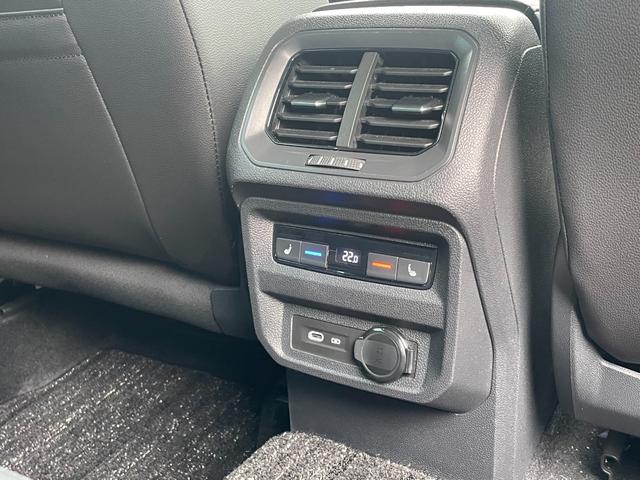 ティグアン ＴＳＩ　Ｒライン　１オーナー　パノラマＳＲブラックレザーシートｈａｒｍａｎ／ｋａｒｄｏｎ　ＤｉｓｃｏｖｅｒＰＲＯデジタルメーターヘッドアップディスプレイアンビエントライト　フロントアシスト　サイドアシストＢＳＭドラレコ（21枚目）