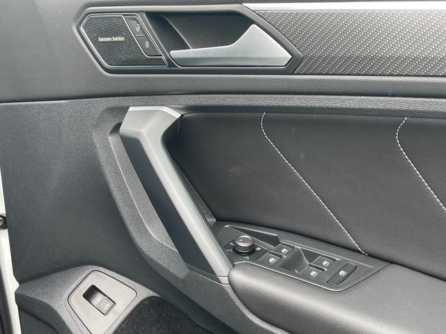 ティグアン ＴＳＩ　Ｒライン　１オーナー　パノラマＳＲブラックレザーシートｈａｒｍａｎ／ｋａｒｄｏｎ　ＤｉｓｃｏｖｅｒＰＲＯデジタルメーターヘッドアップディスプレイアンビエントライト　フロントアシスト　サイドアシストＢＳＭドラレコ（24枚目）