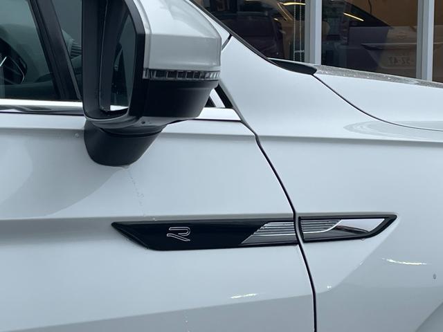 ティグアン ＴＳＩ　Ｒライン　１オーナー　パノラマＳＲブラックレザーシートｈａｒｍａｎ／ｋａｒｄｏｎ　ＤｉｓｃｏｖｅｒＰＲＯデジタルメーターヘッドアップディスプレイアンビエントライト　フロントアシスト　サイドアシストＢＳＭドラレコ（49枚目）