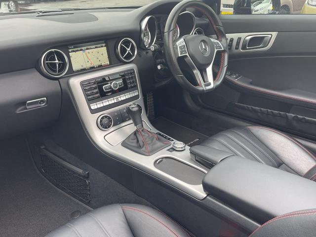 ＳＬＫ ＳＬＫ２００エクスクルーシブ　ＡＭＧスポーツＰＫＧ　レーダーセーフティ軽減ブレーキＡＣＣレーンキープＢＳＭマジックスカイルーフ　エアスカーフ　ＣｏｍｍａｎｄＨＤＤナビフルセグＴＶＢｌｕｅｔｏｏｔｈパークトロニック　キーレスゴー（4枚目）