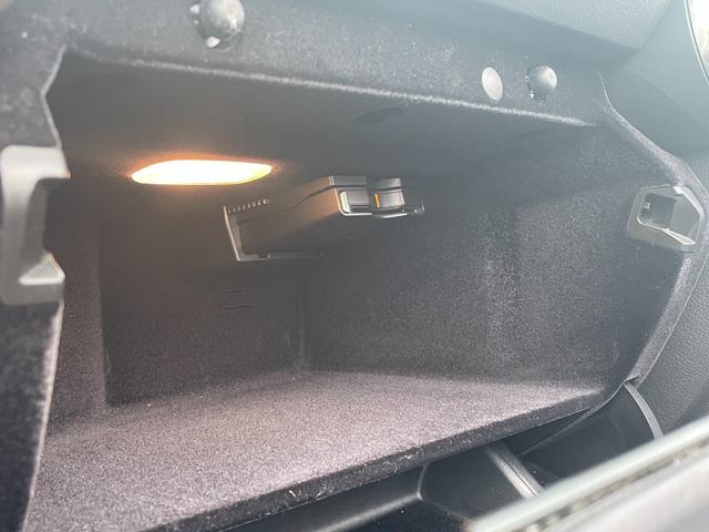 ＳＬＫ ＳＬＫ２００エクスクルーシブ　ＡＭＧスポーツＰＫＧ　レーダーセーフティ軽減ブレーキＡＣＣレーンキープＢＳＭマジックスカイルーフ　エアスカーフ　ＣｏｍｍａｎｄＨＤＤナビフルセグＴＶＢｌｕｅｔｏｏｔｈパークトロニック　キーレスゴー（19枚目）