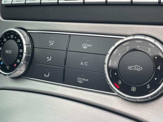 ＳＬＫ ＳＬＫ２００エクスクルーシブ　ＡＭＧスポーツＰＫＧ　レーダーセーフティ軽減ブレーキＡＣＣレーンキープＢＳＭマジックスカイルーフ　エアスカーフ　ＣｏｍｍａｎｄＨＤＤナビフルセグＴＶＢｌｕｅｔｏｏｔｈパークトロニック　キーレスゴー（20枚目）