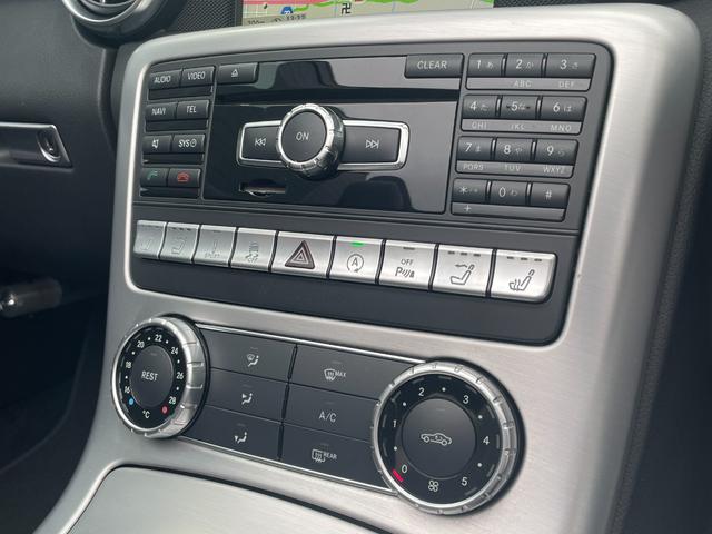 ＳＬＫ ＳＬＫ２００エクスクルーシブ　ＡＭＧスポーツＰＫＧ　レーダーセーフティ軽減ブレーキＡＣＣレーンキープＢＳＭマジックスカイルーフ　エアスカーフ　ＣｏｍｍａｎｄＨＤＤナビフルセグＴＶＢｌｕｅｔｏｏｔｈパークトロニック　キーレスゴー（21枚目）