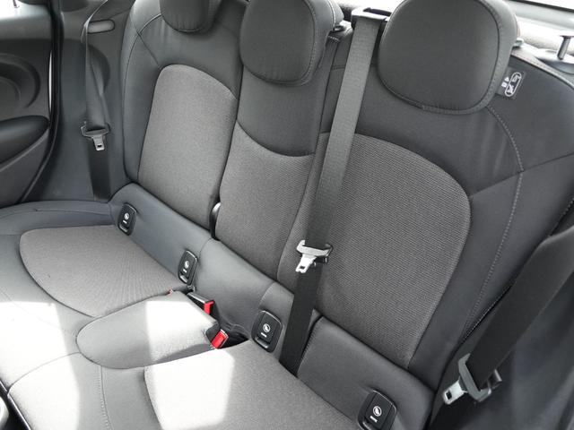 ＭＩＮＩ ヴィクトリア　特別仕様車　純正ナビＢｌｕｅｔｏｏｔｈ　ＬＥＤヘッドライト　ＬＥＤフォグランプ　アイドリングストップ　電動格納ミラー　ペッパーＰＫＧ　ルーフスポイラー　キーレス　ＥＴＣ（11枚目）