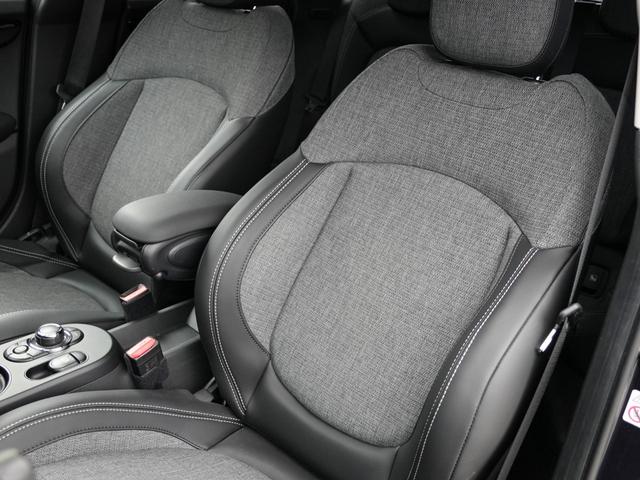 ＭＩＮＩ クーパーＤ　クラシック・トリム　クラシックトリムインテリジェントセーフティ衝突軽減ブレーキ　ディスプレイオーディオＣａｒｐｌａｙ対応ＭＩＮＩＡｐｐ対応バックカメラハーフレザーシートＭＩＮＩドライビングＭＯＤＥコンフォートアクセス（6枚目）