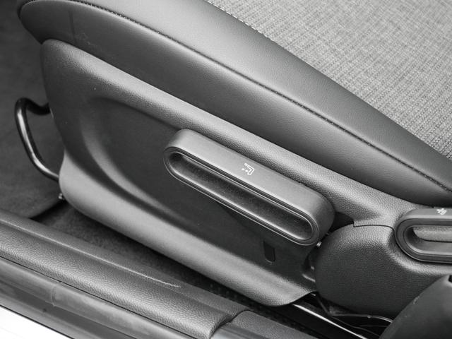 ＭＩＮＩ クーパーＤ　クラシック・トリム　クラシックトリムインテリジェントセーフティ衝突軽減ブレーキ　ディスプレイオーディオＣａｒｐｌａｙ対応ＭＩＮＩＡｐｐ対応バックカメラハーフレザーシートＭＩＮＩドライビングＭＯＤＥコンフォートアクセス（8枚目）