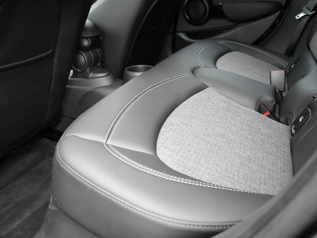 ＭＩＮＩ クーパーＤ　クラシック・トリム　クラシックトリムインテリジェントセーフティ衝突軽減ブレーキ　ディスプレイオーディオＣａｒｐｌａｙ対応ＭＩＮＩＡｐｐ対応バックカメラハーフレザーシートＭＩＮＩドライビングＭＯＤＥコンフォートアクセス（13枚目）