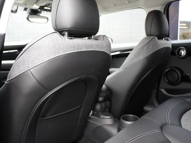 ＭＩＮＩ クーパーＤ　クラシック・トリム　クラシックトリムインテリジェントセーフティ衝突軽減ブレーキ　ディスプレイオーディオＣａｒｐｌａｙ対応ＭＩＮＩＡｐｐ対応バックカメラハーフレザーシートＭＩＮＩドライビングＭＯＤＥコンフォートアクセス（14枚目）