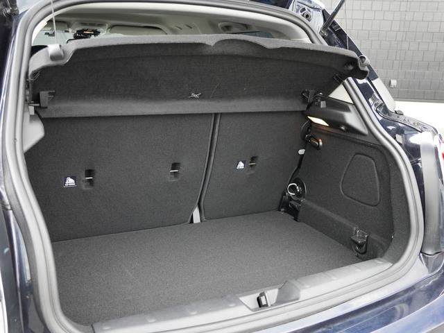 ＭＩＮＩ クーパーＤ　クラシック・トリム　クラシックトリムインテリジェントセーフティ衝突軽減ブレーキ　ディスプレイオーディオＣａｒｐｌａｙ対応ＭＩＮＩＡｐｐ対応バックカメラハーフレザーシートＭＩＮＩドライビングＭＯＤＥコンフォートアクセス（16枚目）