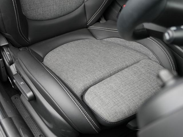 ＭＩＮＩ クーパーＤ　クラシック・トリム　クラシックトリムインテリジェントセーフティ衝突軽減ブレーキ　ディスプレイオーディオＣａｒｐｌａｙ対応ＭＩＮＩＡｐｐ対応バックカメラハーフレザーシートＭＩＮＩドライビングＭＯＤＥコンフォートアクセス（20枚目）