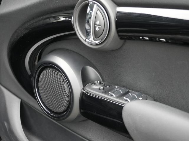 ＭＩＮＩ クーパーＤ　クラシック・トリム　クラシックトリムインテリジェントセーフティ衝突軽減ブレーキ　ディスプレイオーディオＣａｒｐｌａｙ対応ＭＩＮＩＡｐｐ対応バックカメラハーフレザーシートＭＩＮＩドライビングＭＯＤＥコンフォートアクセス（21枚目）