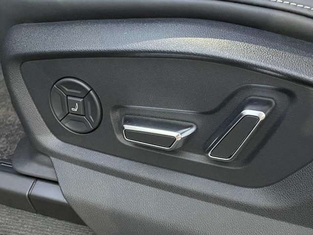 Q8 55TFSIクワトロ Sライン Slineplusパッケージシートベンチレーションマッサージ エクステンデッドレザーパッケージ コンフォートアシスタンスパッケージブラック/ロックグレーステッチ バルコナレザーBang&Olufsen(12枚目)