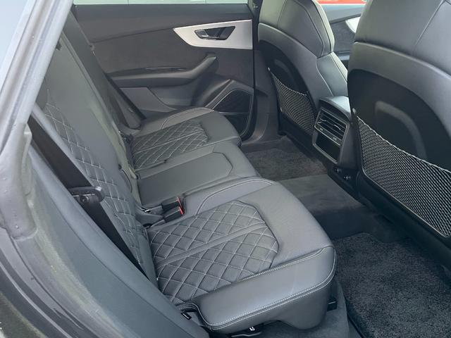 Q8 55TFSIクワトロ Sライン Slineplusパッケージシートベンチレーションマッサージ エクステンデッドレザーパッケージ コンフォートアシスタンスパッケージブラック/ロックグレーステッチ バルコナレザーBang&Olufsen(13枚目)