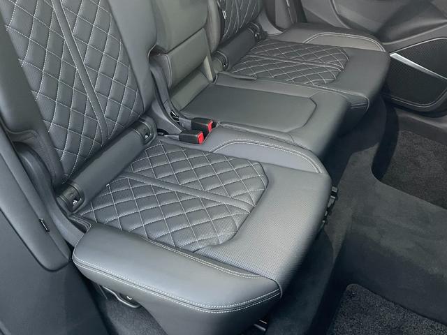 Q8 55TFSIクワトロ Sライン Slineplusパッケージシートベンチレーションマッサージ エクステンデッドレザーパッケージ コンフォートアシスタンスパッケージブラック/ロックグレーステッチ バルコナレザーBang&Olufsen(15枚目)