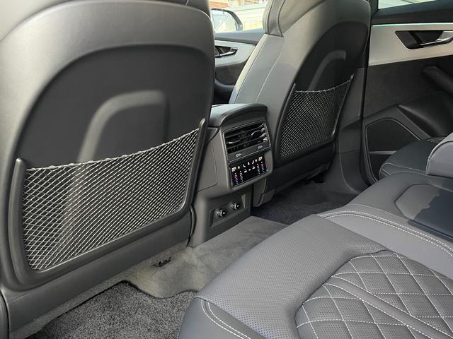 Q8 55TFSIクワトロ Sライン Slineplusパッケージシートベンチレーションマッサージ エクステンデッドレザーパッケージ コンフォートアシスタンスパッケージブラック/ロックグレーステッチ バルコナレザーBang&Olufsen(19枚目)