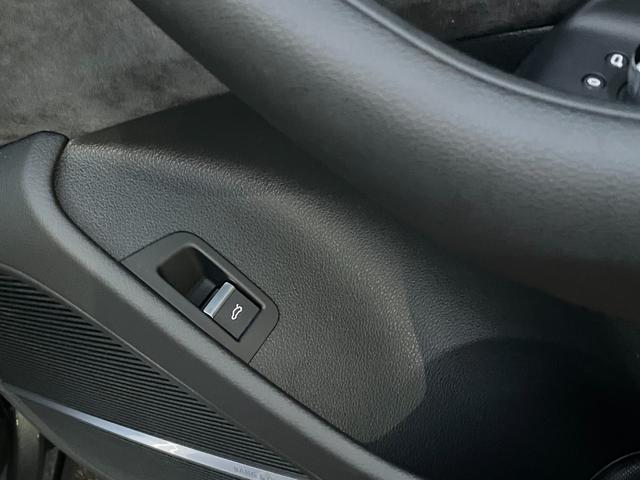 Q8 55TFSIクワトロ Sライン Slineplusパッケージシートベンチレーションマッサージ エクステンデッドレザーパッケージ コンフォートアシスタンスパッケージブラック/ロックグレーステッチ バルコナレザーBang&Olufsen(25枚目)