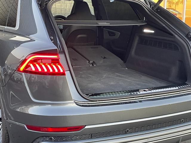 Q8 55TFSIクワトロ Sライン Slineplusパッケージシートベンチレーションマッサージ エクステンデッドレザーパッケージ コンフォートアシスタンスパッケージブラック/ロックグレーステッチ バルコナレザーBang&Olufsen(58枚目)