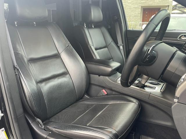 ジープ・グランドチェロキー リミテッド SRT8エンジンフード UconnectナビフルセグTVCarplayBluetoothブラックレザーシートベンチレーションシートヒーターサイドステップ20インチメッキアルミ前後ドライブレコーダー(5枚目)