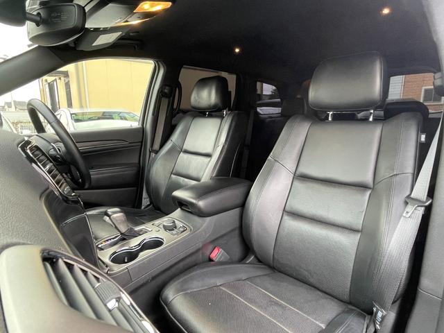 ジープ・グランドチェロキー リミテッド SRT8エンジンフード UconnectナビフルセグTVCarplayBluetoothブラックレザーシートベンチレーションシートヒーターサイドステップ20インチメッキアルミ前後ドライブレコーダー(8枚目)