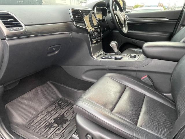 ジープ・グランドチェロキー リミテッド SRT8エンジンフード UconnectナビフルセグTVCarplayBluetoothブラックレザーシートベンチレーションシートヒーターサイドステップ20インチメッキアルミ前後ドライブレコーダー(12枚目)