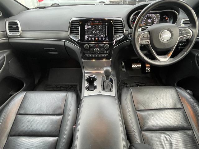 ジープ・グランドチェロキー リミテッド SRT8エンジンフード UconnectナビフルセグTVCarplayBluetoothブラックレザーシートベンチレーションシートヒーターサイドステップ20インチメッキアルミ前後ドライブレコーダー(13枚目)
