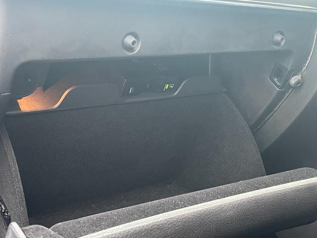 ジープ・グランドチェロキー リミテッド SRT8エンジンフード UconnectナビフルセグTVCarplayBluetoothブラックレザーシートベンチレーションシートヒーターサイドステップ20インチメッキアルミ前後ドライブレコーダー(20枚目)