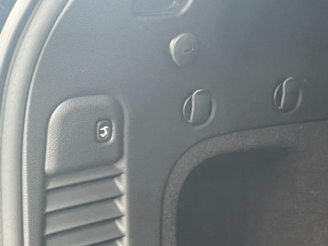 ジープ・グランドチェロキー リミテッド SRT8エンジンフード UconnectナビフルセグTVCarplayBluetoothブラックレザーシートベンチレーションシートヒーターサイドステップ20インチメッキアルミ前後ドライブレコーダー(21枚目)
