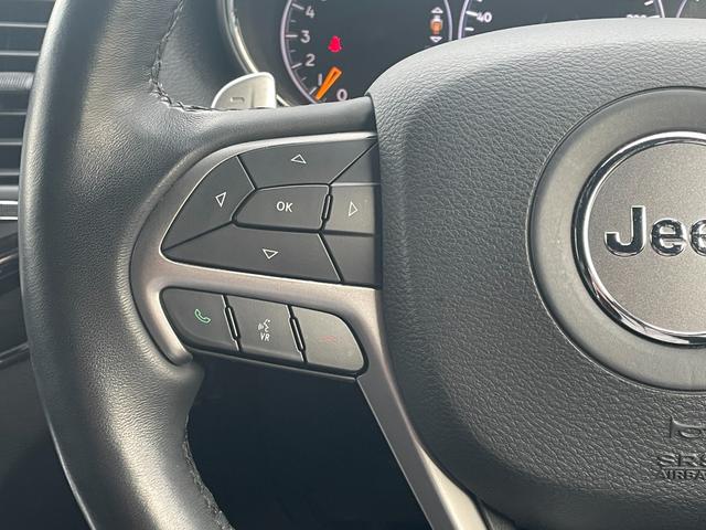 ジープ・グランドチェロキー リミテッド SRT8エンジンフード UconnectナビフルセグTVCarplayBluetoothブラックレザーシートベンチレーションシートヒーターサイドステップ20インチメッキアルミ前後ドライブレコーダー(33枚目)