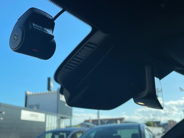 吸い込まれるほどの深い艶を出す【ＬＩＢＥＲＡＬＡ　ＧＧＧコート】をご用意しております。ガラス系のコーティングで強力な撥水性能を持っています。当店でぜひ体感してください。