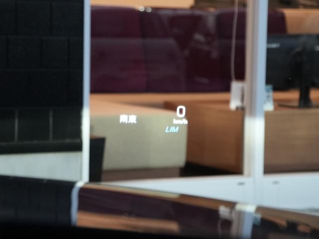 吸い込まれるほどの深い艶を出す【ＬＩＢＥＲＡＬＡ　ＧＧＧコート】をご用意しております。ガラス系のコーティングで強力な撥水性能を持っています。当店でぜひ体感してください。