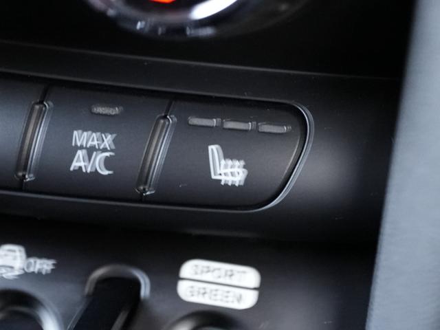 ＭＩＮＩ クーパーＳＤ　ＬＣＩモデル　インテリジェントセーフティ軽減ブレーキＡＣＣ　純正ナビＢｌｕｅｔｏｏｔｈバックカメラＭＩＮＩドライビングＭＯＤＥ　ＪＣＷステアリング　コンフォートアクセス　アンビエントライト前後ＰＤＣ（5枚目）