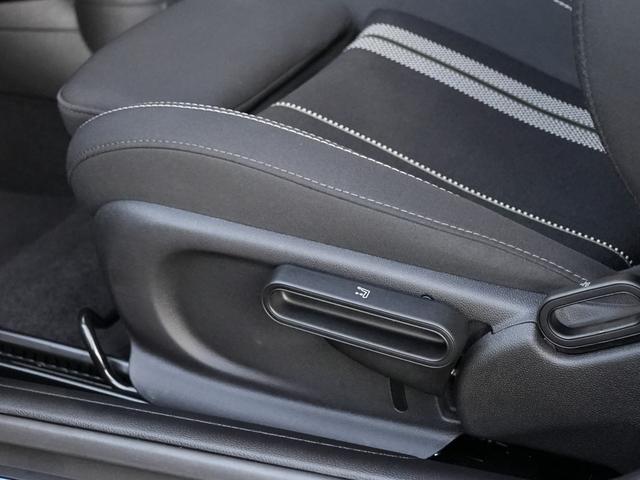 ＭＩＮＩ クーパーＳＤ　ＬＣＩモデル　インテリジェントセーフティ軽減ブレーキＡＣＣ　純正ナビＢｌｕｅｔｏｏｔｈバックカメラＭＩＮＩドライビングＭＯＤＥ　ＪＣＷステアリング　コンフォートアクセス　アンビエントライト前後ＰＤＣ（6枚目）