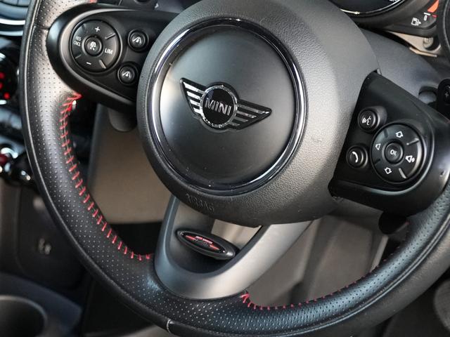 ＭＩＮＩ クーパーＳＤ　ＬＣＩモデル　インテリジェントセーフティ軽減ブレーキＡＣＣ　純正ナビＢｌｕｅｔｏｏｔｈバックカメラＭＩＮＩドライビングＭＯＤＥ　ＪＣＷステアリング　コンフォートアクセス　アンビエントライト前後ＰＤＣ（22枚目）
