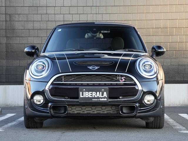 ＭＩＮＩ クーパーＳＤ　ＬＣＩモデル　インテリジェントセーフティ軽減ブレーキＡＣＣ　純正ナビＢｌｕｅｔｏｏｔｈバックカメラＭＩＮＩドライビングＭＯＤＥ　ＪＣＷステアリング　コンフォートアクセス　アンビエントライト前後ＰＤＣ（37枚目）