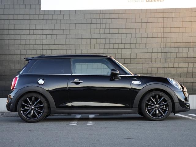 ＭＩＮＩ クーパーＳＤ　ＬＣＩモデル　インテリジェントセーフティ軽減ブレーキＡＣＣ　純正ナビＢｌｕｅｔｏｏｔｈバックカメラＭＩＮＩドライビングＭＯＤＥ　ＪＣＷステアリング　コンフォートアクセス　アンビエントライト前後ＰＤＣ（39枚目）