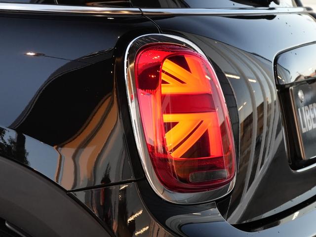 ＭＩＮＩ クーパーＳＤ　ＬＣＩモデル　インテリジェントセーフティ軽減ブレーキＡＣＣ　純正ナビＢｌｕｅｔｏｏｔｈバックカメラＭＩＮＩドライビングＭＯＤＥ　ＪＣＷステアリング　コンフォートアクセス　アンビエントライト前後ＰＤＣ（49枚目）