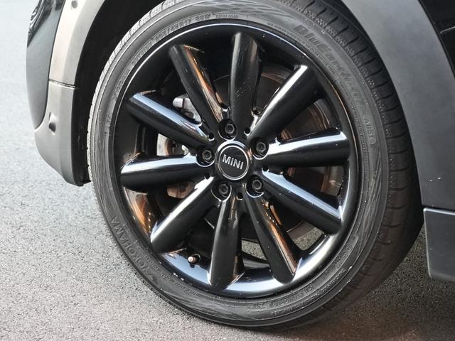 ＭＩＮＩ クーパーＳＤ　ＬＣＩモデル　インテリジェントセーフティ軽減ブレーキＡＣＣ　純正ナビＢｌｕｅｔｏｏｔｈバックカメラＭＩＮＩドライビングＭＯＤＥ　ＪＣＷステアリング　コンフォートアクセス　アンビエントライト前後ＰＤＣ（52枚目）