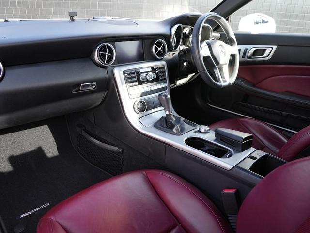 ＳＬＫ ＳＬＫ２００レーダーセーフティエディション　特別仕様車マジックスカイコントールバリオルーフレーダーセーフティＡＣＣ　レーンキープブラインドスポットモニター　ベンガルレッドレザーシートエアスカーフシートヒーターＣｏｍｍａｎｄＨＤＤナビフルセグＴＶ（5枚目）