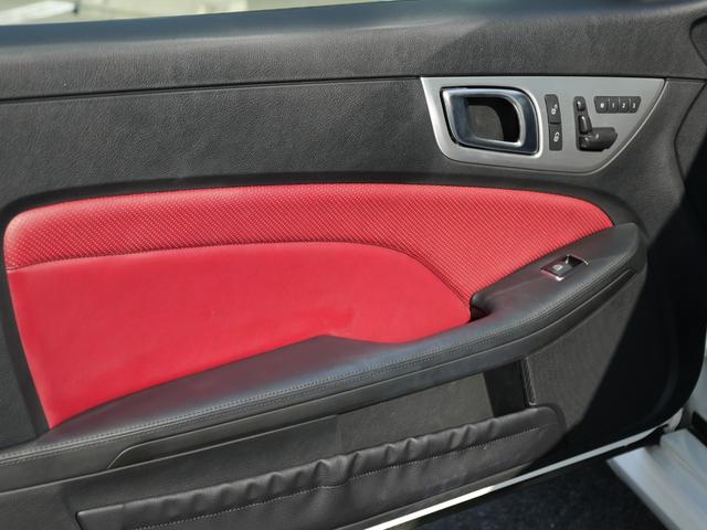 ＳＬＫ ＳＬＫ２００レーダーセーフティエディション　特別仕様車マジックスカイコントールバリオルーフレーダーセーフティＡＣＣ　レーンキープブラインドスポットモニター　ベンガルレッドレザーシートエアスカーフシートヒーターＣｏｍｍａｎｄＨＤＤナビフルセグＴＶ（9枚目）