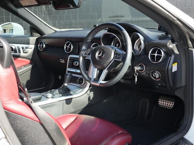 ＳＬＫ ＳＬＫ２００レーダーセーフティエディション　特別仕様車マジックスカイコントールバリオルーフレーダーセーフティＡＣＣ　レーンキープブラインドスポットモニター　ベンガルレッドレザーシートエアスカーフシートヒーターＣｏｍｍａｎｄＨＤＤナビフルセグＴＶ（14枚目）