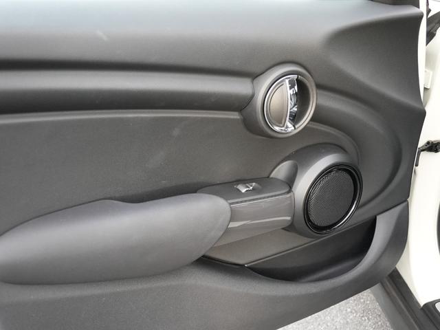 ＭＩＮＩ ヴィクトリア　ワンオーナー　ＣＡＢＡＮＡシートカバー　純正ＨＤＤナビＢｌｕｅｔｏｏｔｈ対応タッチパネル　ペッパーＰＫＧ　ＬＥＤヘッドライト　ＬＩＭコントロール　アイドリングストップ　キーレス　ＥＴＣ（9枚目）