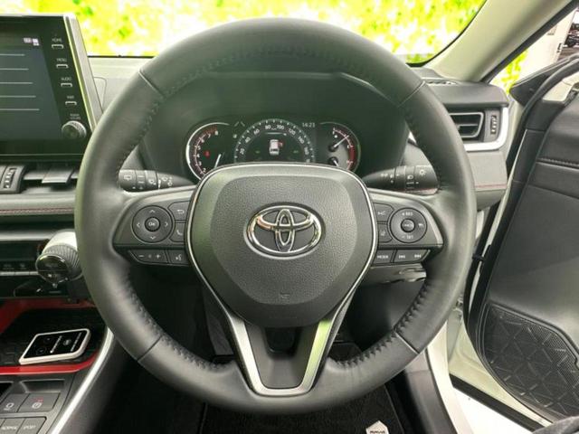 ＲＡＶ４ ４ＷＤアドベンチャーオフロードパッケージ　保証書／ディスプレイオーディオ８インチ／トヨタセーフティセンス／エアーシート　前席／車線逸脱防止支援システム／シート　フルレザー／電動バックドア／ドライブレコーダー　前後　リフトアップ　革シート（13枚目）