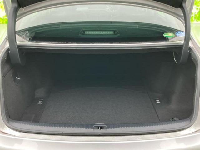 IS IS300hバージョンL 保証書/純正 SDナビ/シートヒーター/車線逸脱防止支援システム/シート フルレザー/ドライブレコーダー 360°/ヘッドランプ LED/Bluetooth接続/ETC/EBD付ABS 革シート(8枚目)