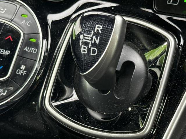 ヴォクシー ハイブリッドZSキラメキ2 新品タイヤ/保証書/社外 9インチ SDナビ/フリップダウンモニター 社外 10.2インチ/衝突安全装置/両側電動スライドドア/シートヒーター 前席/車線逸脱防止支援システム 衝突被害軽減システム(17枚目)