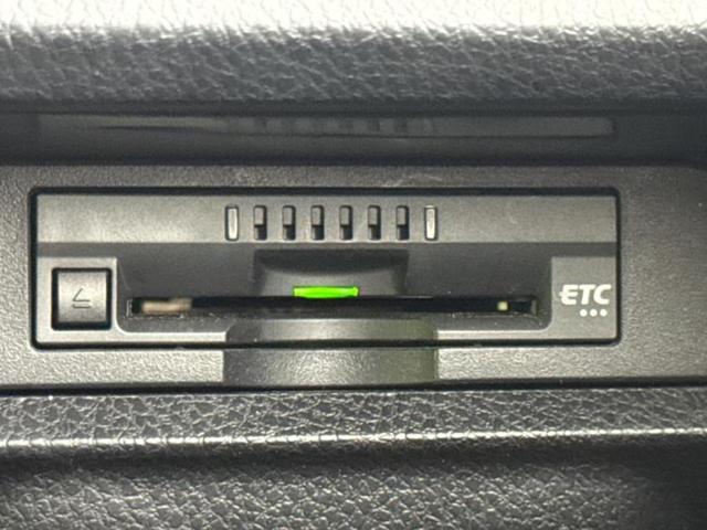 ヴォクシー ハイブリッドZSキラメキ2 新品タイヤ/保証書/社外 9インチ SDナビ/フリップダウンモニター 社外 10.2インチ/衝突安全装置/両側電動スライドドア/シートヒーター 前席/車線逸脱防止支援システム 衝突被害軽減システム(18枚目)