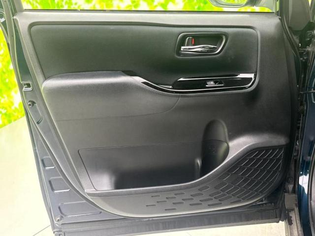 ヴォクシー ハイブリッドZSキラメキ2 新品タイヤ/保証書/社外 9インチ SDナビ/フリップダウンモニター 社外 10.2インチ/衝突安全装置/両側電動スライドドア/シートヒーター 前席/車線逸脱防止支援システム 衝突被害軽減システム(24枚目)