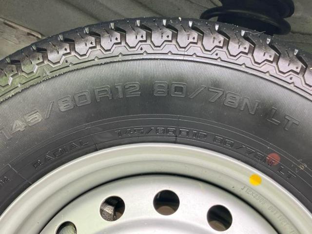 キャリイトラック 4WD KC 新品タイヤ/保証書/セーフティサポート(スズキ)/アイドリングストップ/エアバッグ 運転席/エアバッグ 助手席/衝突安全ボディ/オートライト/マニュアルエアコン/取扱説明書/ユーザー買取車 4WD(30枚目)