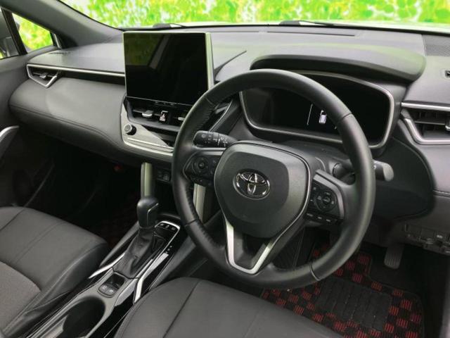 カローラクロス ハイブリッドZ 保証書/ディスプレイオーディオ+ナビ11インチ/トヨタセーフティセンス/シートヒーター/パノラミックビューモニター/車線逸脱防止支援システム/シート ハーフレザー/電動バックドア 衝突被害軽減システム(4枚目)