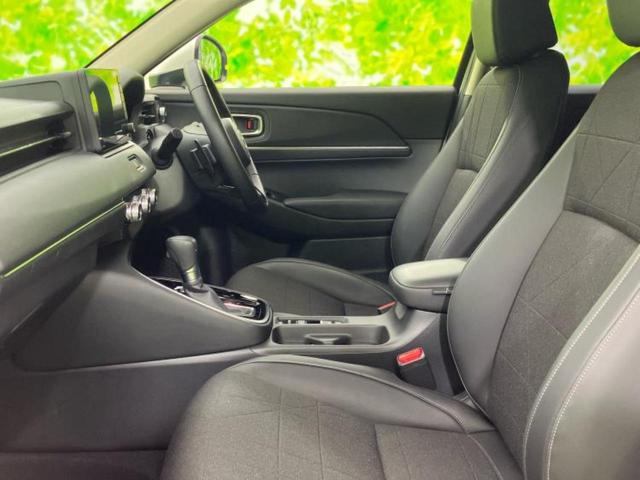 ヴェゼル ｅＨＥＶ　Ｚ　保証書／純正　９インチ　ＳＤナビ／衝突安全装置／シートヒーター／車線逸脱防止支援システム／シート　ハーフレザー／電動バックドア／ヘッドランプ　ＬＥＤ／ＥＴＣ／ＥＢＤ付ＡＢＳ／横滑り防止装置（6枚目）