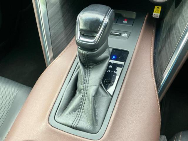 ハリアー Zレザーパッケージ 新品タイヤ/調光パノラマルーフ/JBL/保証書/純正 SDナビ/デジタルインナーミラー/衝突安全装置/シートヒーター 前席/パノラミックビューモニター/車線逸脱防止支援システム/シート フルレザー(18枚目)